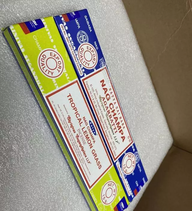 우선 향이 엄청 진하고 피우지 않아도 방향제 노릇을 하는 것 같아요 ㅋㅋㅋ
