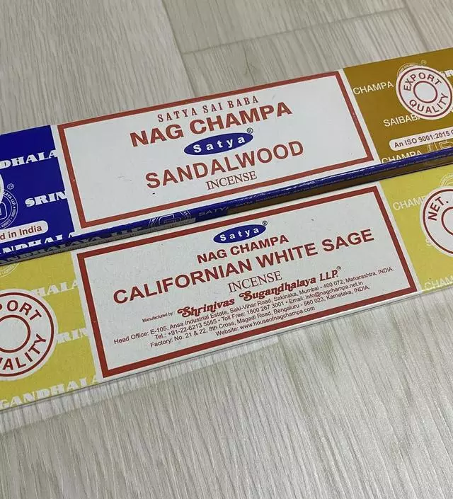 포장 뜯자마자 풍기는 향이 좋았고 생각보다 독한 느낌이 없어요. 오히려 조금 더 진해