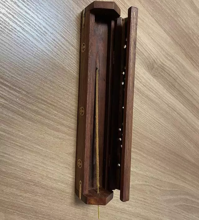 홀더 구멍이 너무 커서 바닥에 닿네요...
