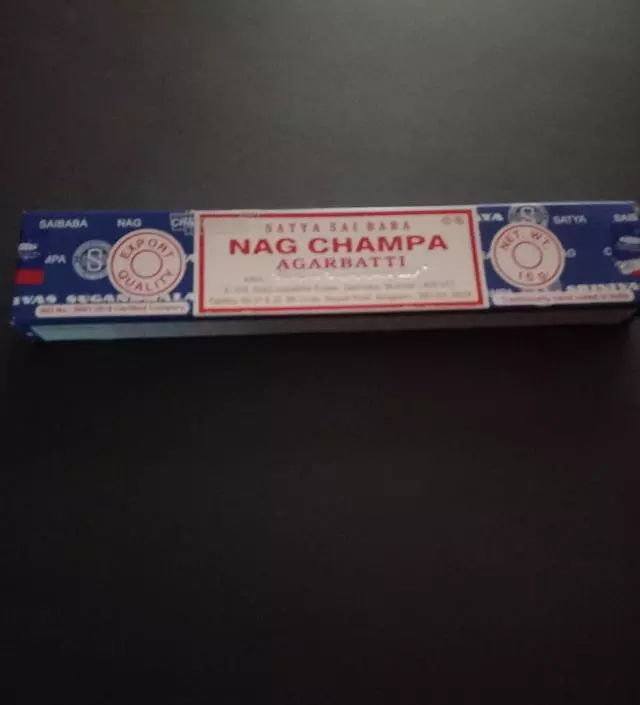 처음 검은그을림이 신경쓰이지만 향도 좋고 집 향기도 좋아져서 좋아요
