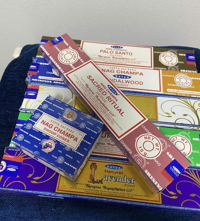 택배 뜯기전 부터 향기가 나서 뜯을 때 신나서 뜯게돼요 ㅎㅎㅎ 품질은 나그참파가 제일