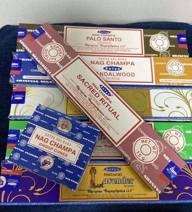 택배 뜯기 전부터 향이 너무 좋아서 정말 신나서 뜯었어요 ㅋㅋ아직 홀더가 오지는 않았