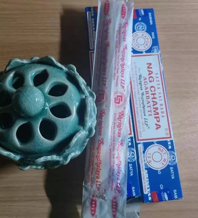 처음으로 본사 직영몰에서 주문해 보았는데 지금껏 내가 알던 향과 달라 깜짝 놀랬어요