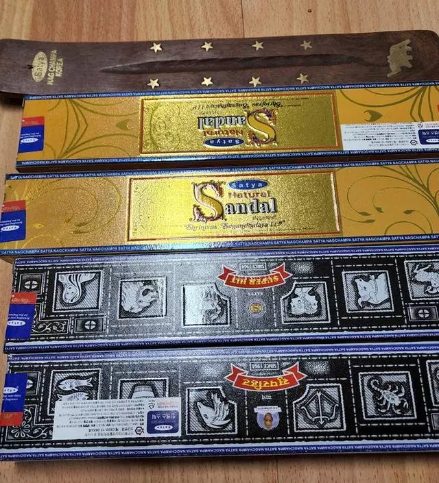 늘 쓰던 향이라 주문했어요 같이 주문한 시샴 플레인은 마감 상태가 좋지 않네요ㅠㅠ
