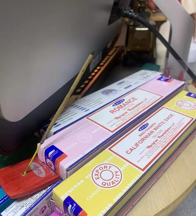 향이 오래가고 금방 퍼지는게좋아요
