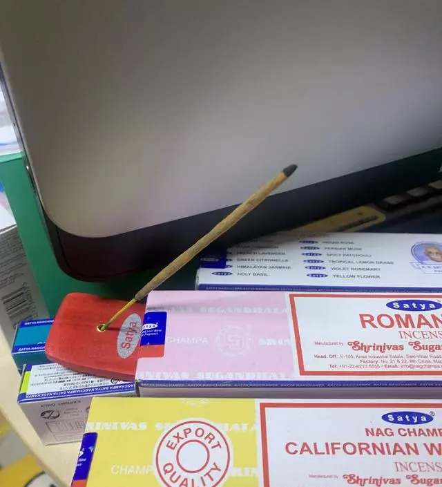 향이 금방 퍼지구 오래가요
