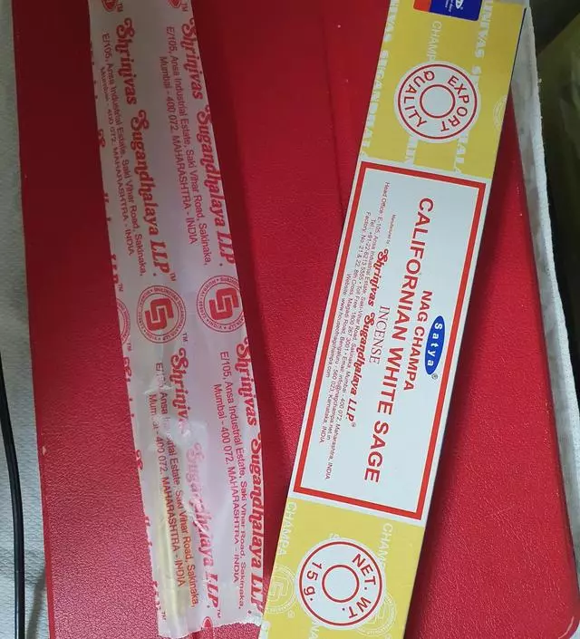 다른 사진 올려드리고 싶은데 구매한거 다 쓰고 남은게 이것뿐... 향 맘에 들어용
