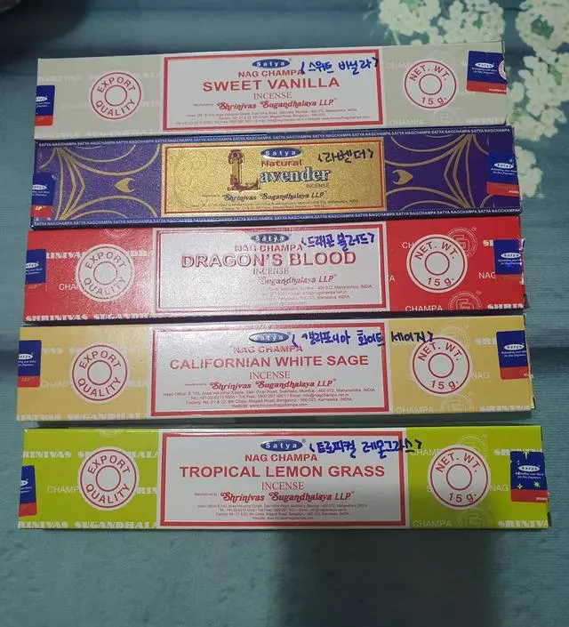 상자를 열기도 전에 은은한 향이 새어나오네요~
