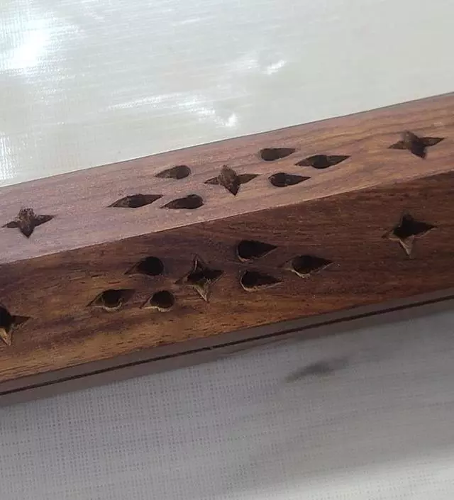 고기 구워 먹고 환기를 해도 집에 계속 냄새가 빠지질 않아서랑 집에 고양이가 있어 서