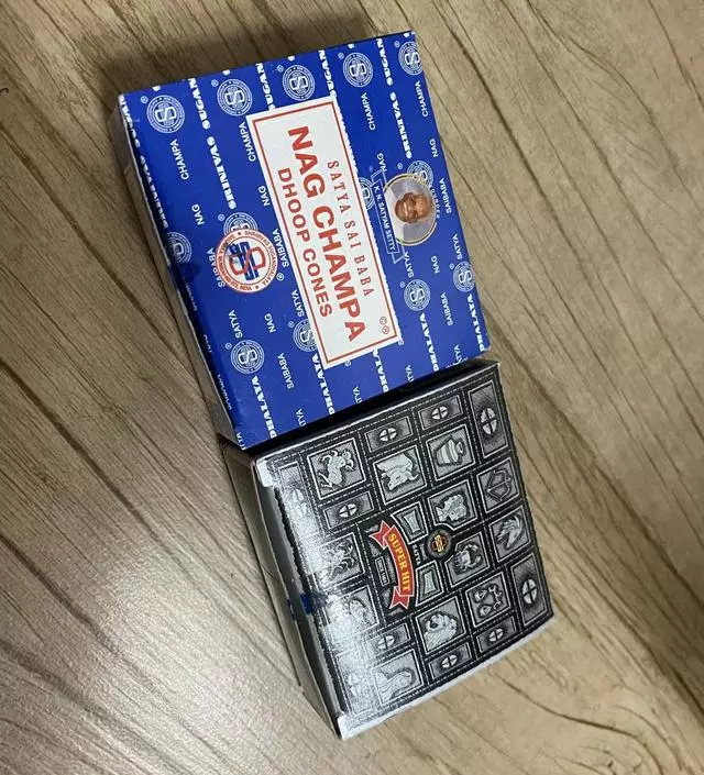 향이 좋아요 다만 배송 박스가 다 찌그러지고 뽁뽁이 없이 왔어요
