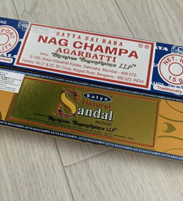 사원에서 날 것 같은 냄새
