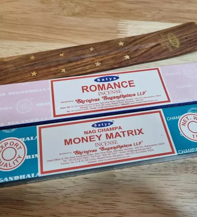 인센스스틱 처음 구매해봤는데 사용하기더 편하고 향이 은은하게 오래가서 좋아요~
