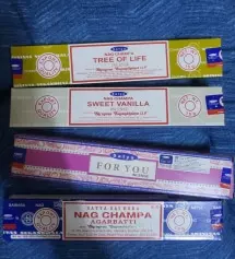 인센스스틱은 처음 사용해보는데 생각했던것보다 향이 강하긴 하더라구요! 그리고 점화