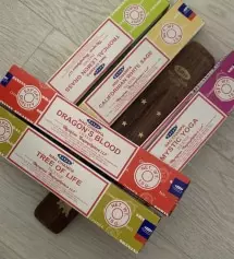 절 향 안 좋아하는데, 별로 안 나고 향기로운 게 많네욤!
