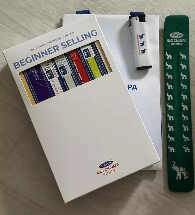 도착하자마자 꺼내어서 향 피워봤는데 너무 좋네요. 우드세이지 계열 좋아해서 맘에 듭