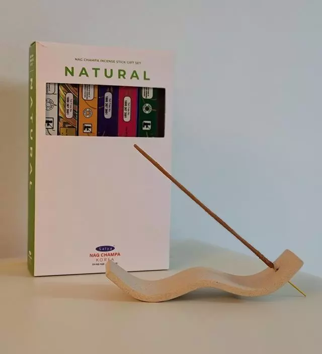 향 좋아요. 라이브 때 저렴하게 잘 샀습니다.
