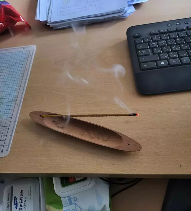 교실에 피우는데 향이 은은하게 배여서좋아요
