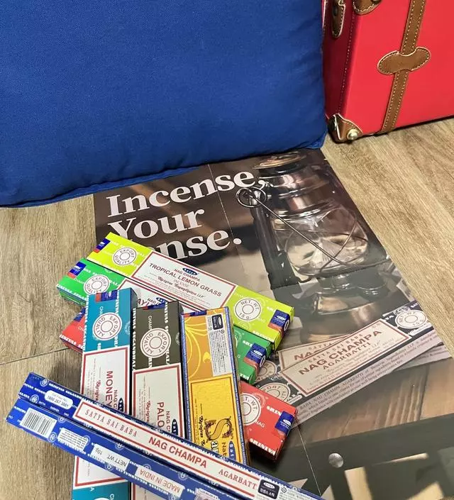 복도에 좋은 냄새가 나길래 보니까 나그참파 박스가 도착해있네요. 택배까지 향기를 내