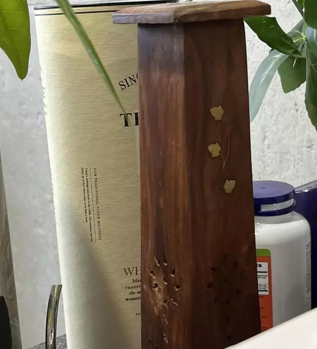 한 달째 써도 참 좋습니다 인센스는 나그참파
