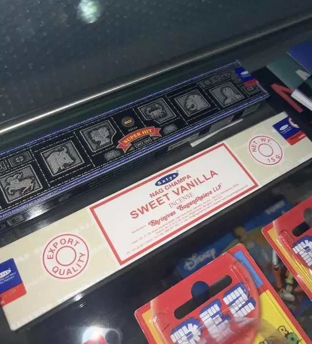 배송 빠르고 포장 꼼꼼 하고 포스터까지
