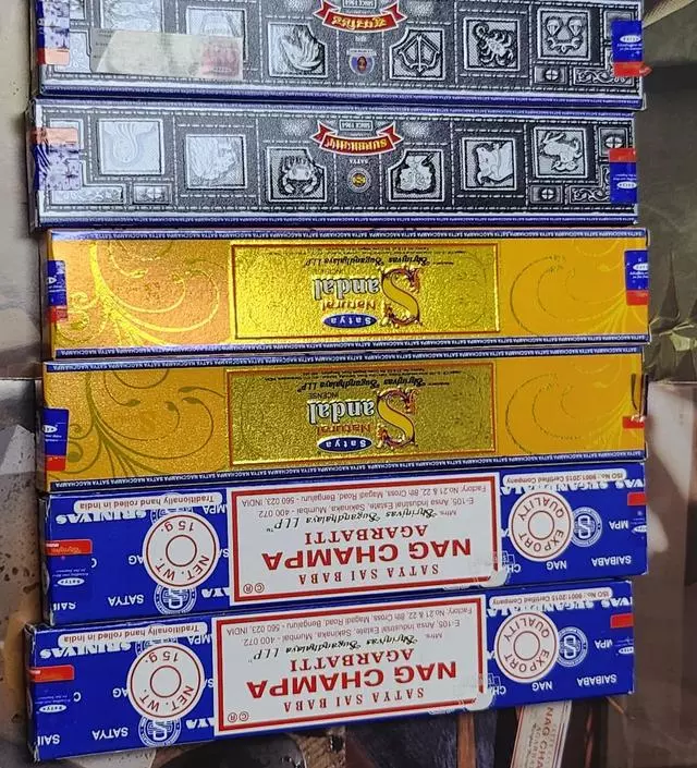 전에 타회사 제품 쓰고 구토한 경험이 있어서 조심스럽게 사용해봤는데, 향도 좋고 속도