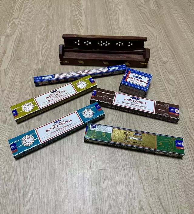 파출리향이 제일 좋아요! 스틱을 피우지도 않았는데 상자에서 나는 냄새부터 너무 좋네