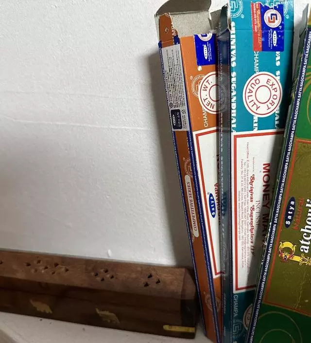 매일 인센스 피우는 재미로 출근합니다ㅎㅎ
