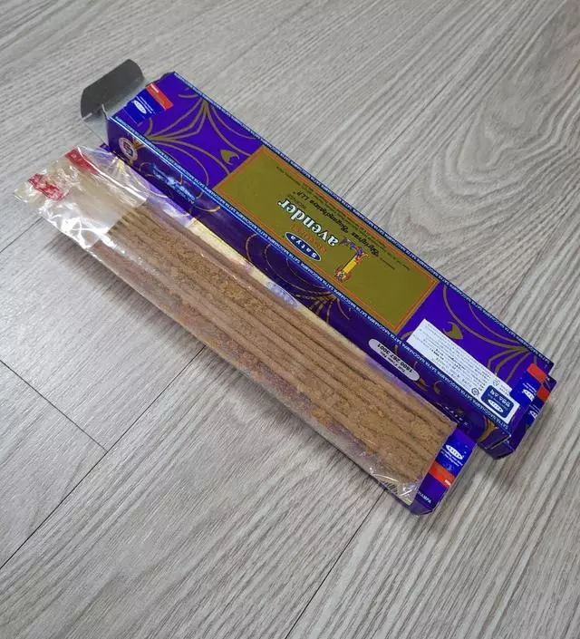 매번 사용 하는 제품. 향 좋고. 집에서. 켜두면 아주 좋습니다
