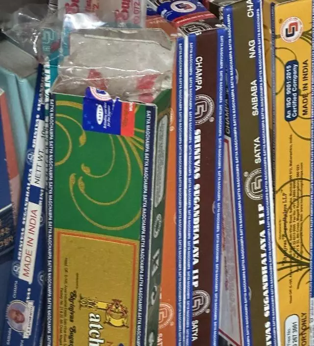 여러 향 구매해봤는데 좋아하는 향이랑 도전하는 향 섞어 살 수 있어 좋네요!
