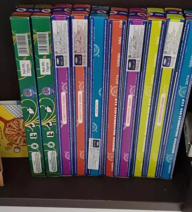 집에 들어오는 순간 인센스향이 기분을 좋게 하더군요. 2번째 구입하게 되었어요.
