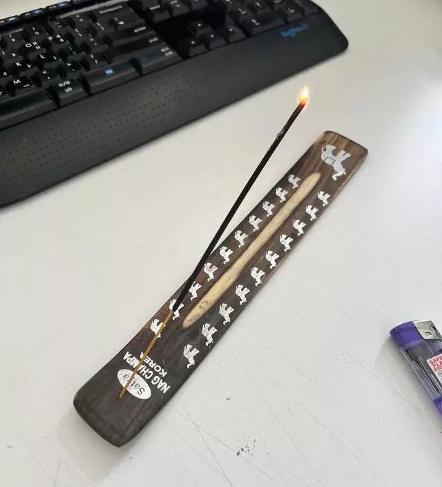 무드 있고 자극적이지 않아 좋은 향입니다
