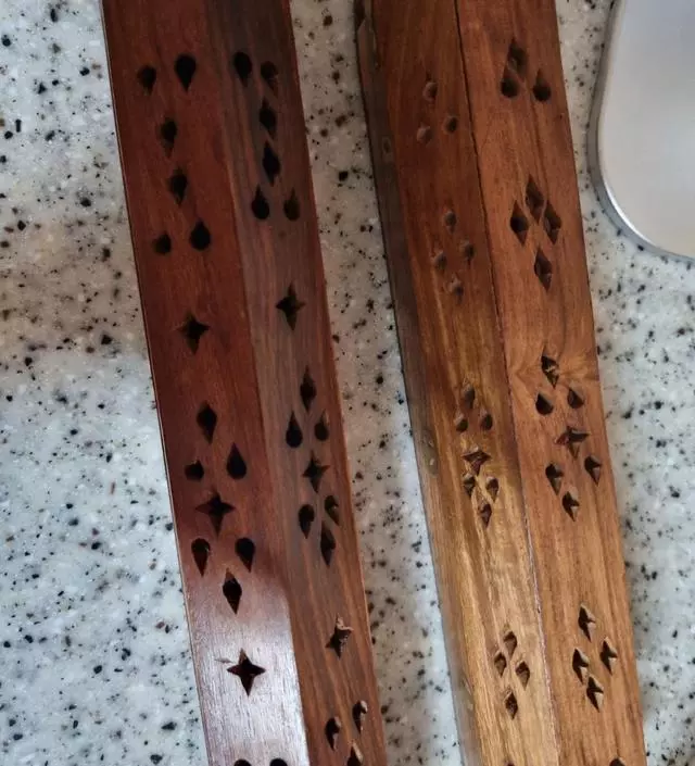 향도 좋고 홀더도 좋은데요 하나가 뚜껑이 반이 깨졋네요ㅎ 출고시 신경 더 써주세요 크