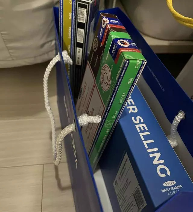 쇼핑백까지 같이와서 보관하기에도 넘 좋습니다!
