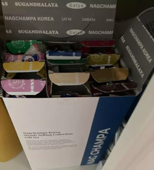 추워서 가끔 청소할 때만 태우지만 잘 쓰고 있습니다 다른 향도 궁금하네요
