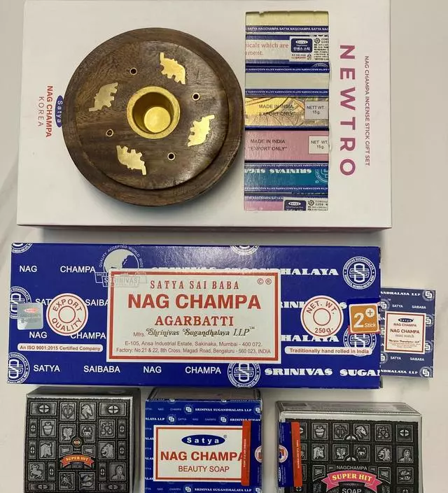 반값 세일 너무 좋네요.선물용으로 좋아요. 쇼핑백도 넣어주셨어요.
