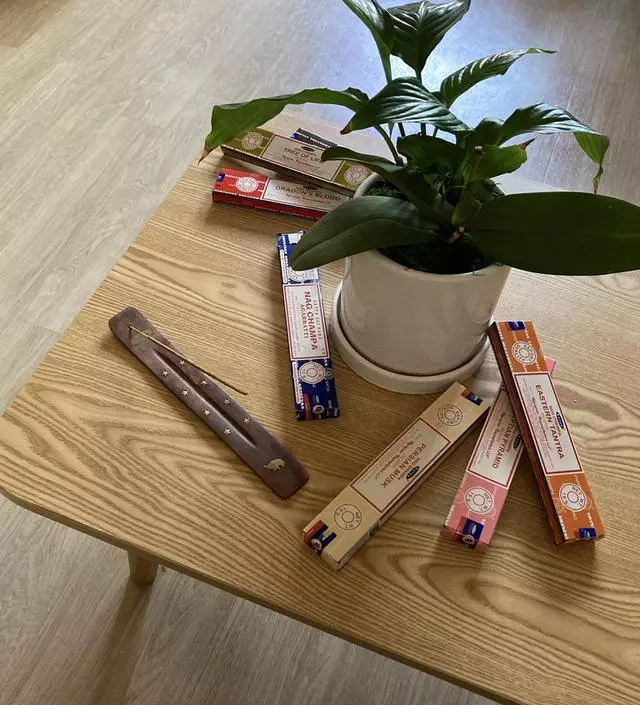 나그참파의 인센스를 좋아해서 쟁여놓고 사용해요. 지난 번 구매했던 내츄럴 패키지를 