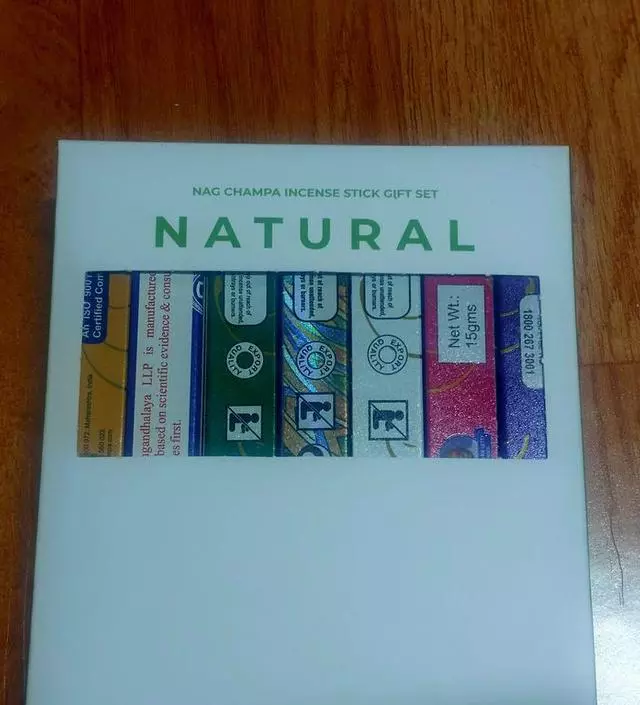 배송 빠르고 향내음이 참 좋습니다. 박스도 이쁘네요. :)
