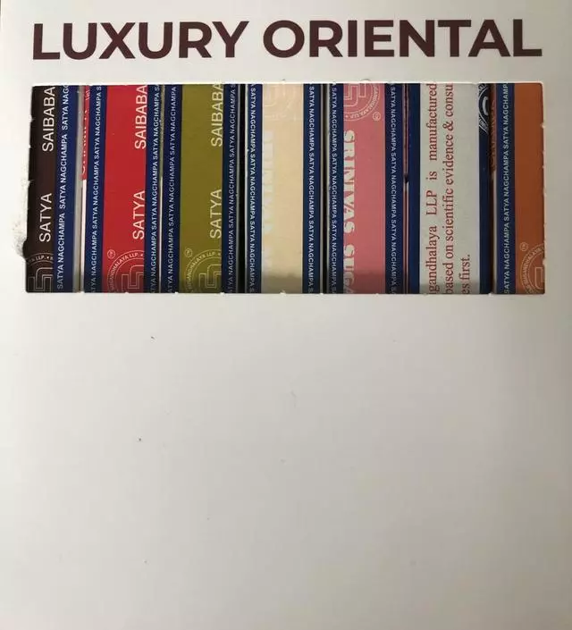 일일일인센스태웁니다 멀 태우도 향이 다 너무 좋아요 남은 가루는 다시백에 넣어 차 방