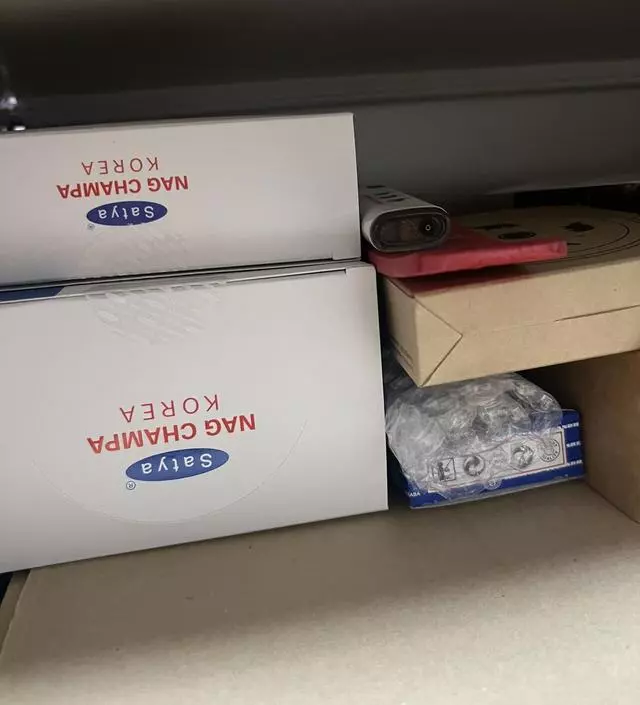 원쁠딜때 저렴한 가격에 구매해서 잘 쓰고 있어요~ 다양한 향을 써볼 수 있어서 만족스