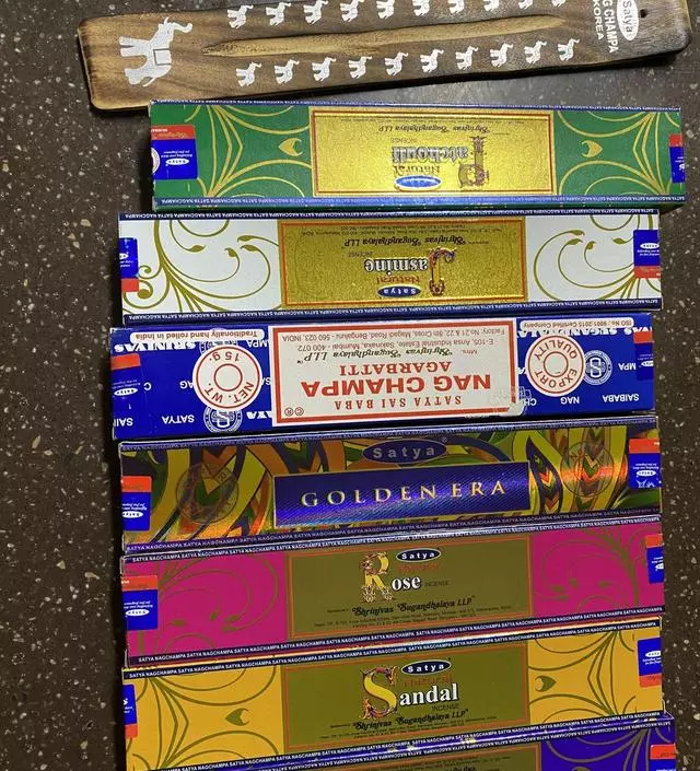 나그참파 향이 좋아요 ^^ 종류가 달라도 기본베이스로 나는 냄새는 비슷한데 조금씩 다