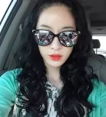 일단제머리가생머리라고데기러살짝꼬아서붙였는데넘맘에들었네요 숱이쫌있어서그런지4피