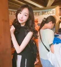 저는 어중간한단발로 열심히 기르는중에 핑크에이지 피스를 접하게되었어요! 다들 제 길
