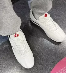 가볍고 편안한 착화감과,은은한 광택이 흐르는 가죽소재의 적용,몽타나 특유의 둥그런 