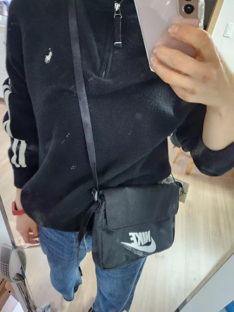 딸램주려구 구매했어요 가볍고 소지품넣기딱좋아요!
