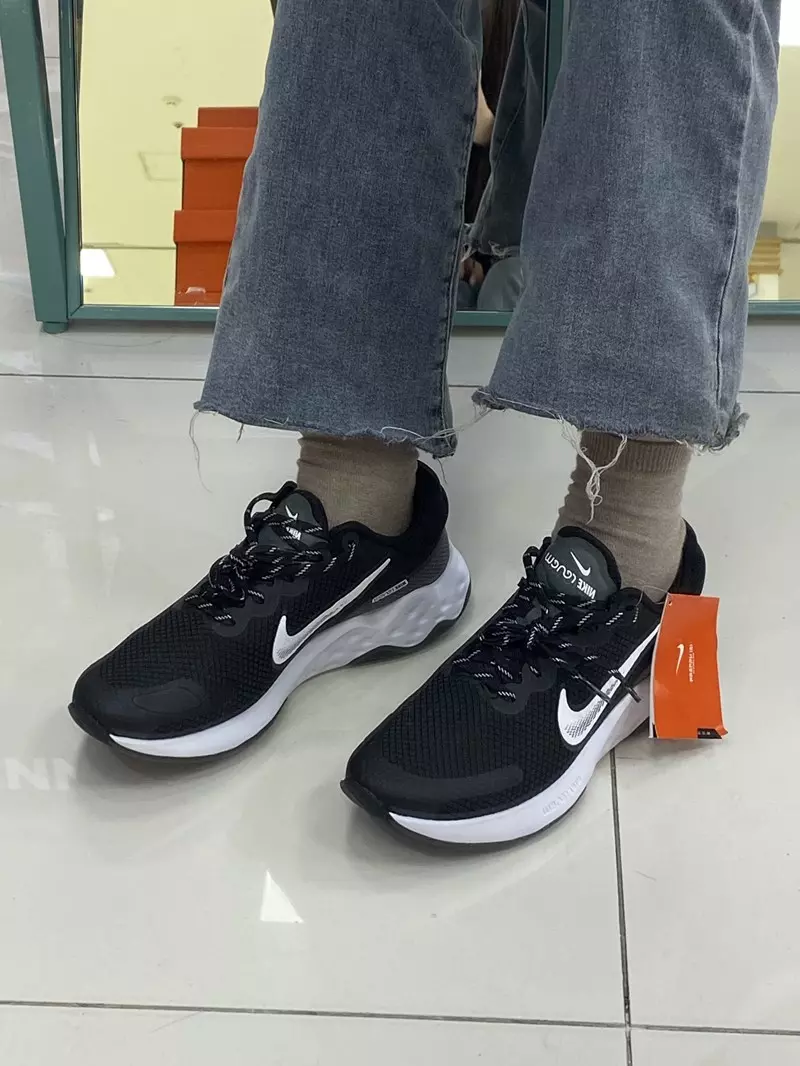 나이키 리뉴라이드 3 제품입니다.
