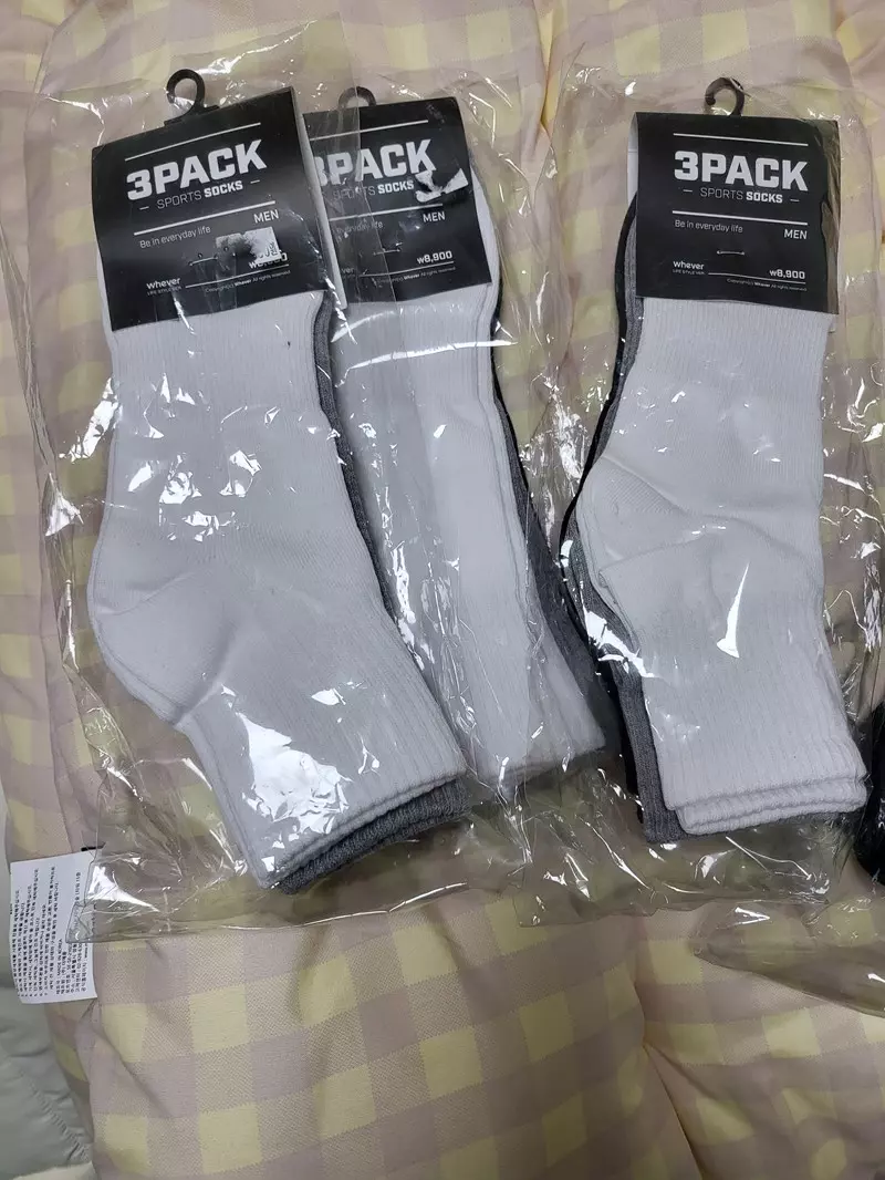 가격 스티커라도 좀 잘때서 주시지... 양말은 원래 신던거라 좋습니다