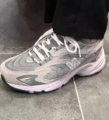 뉴발란스 ML725 제품을 소개해 드리겠습니다:)
