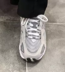 뉴발란스 ML725 제품을 소개해 드리겠습니다:)
