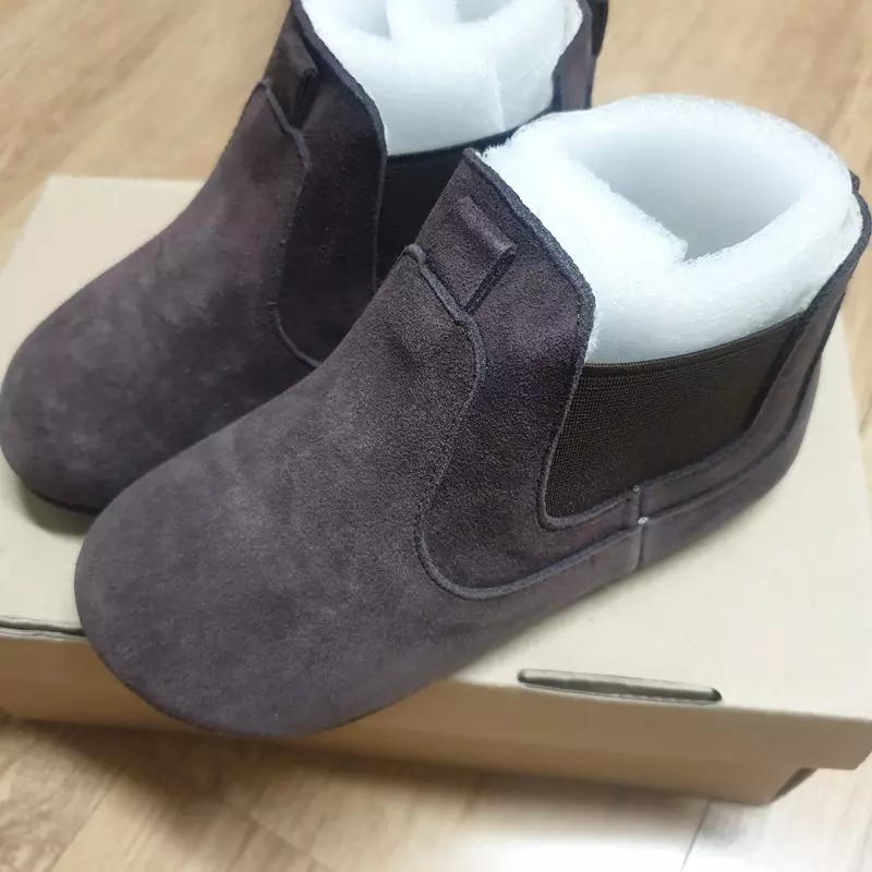작게 나왔다고 해서 한 사이즈 업해서 구입했는데
