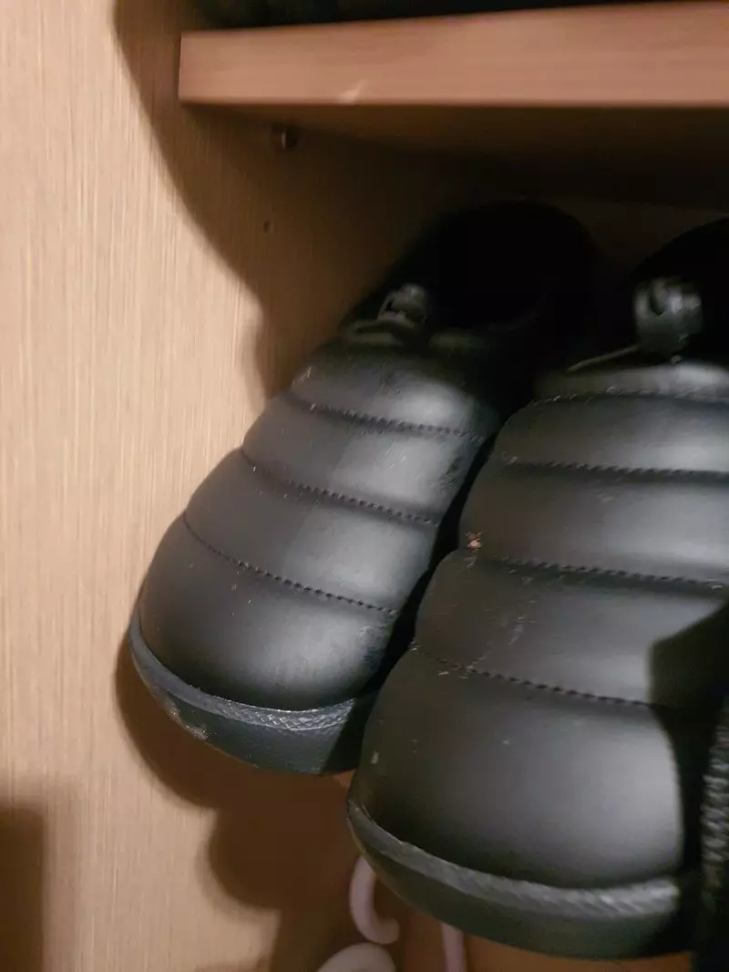 바닥하고 발등 간격이 너무 좁아서 벗겨지려고해요